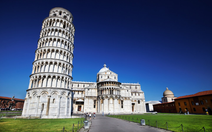 Guess who is the Leaning Tower of Pisa - Traveling Chapati