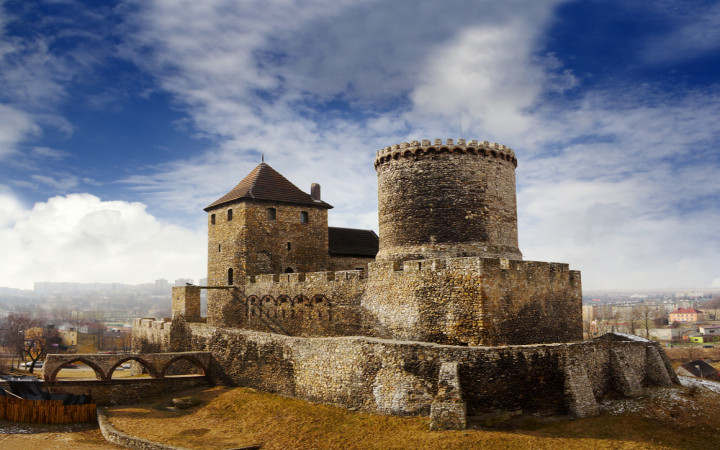 Exploring the World's Forts & Fortresses, Castles & Palaces