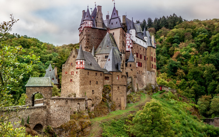 This country has the most castles in Europe