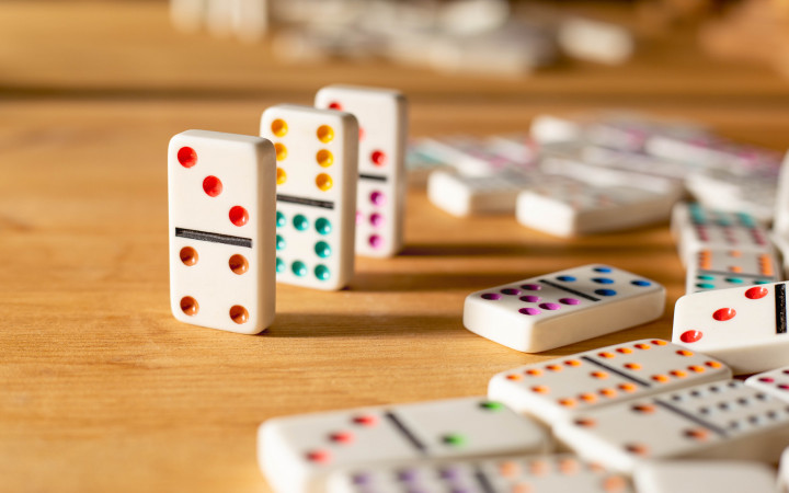 old school dominos game you use to line up then let fall